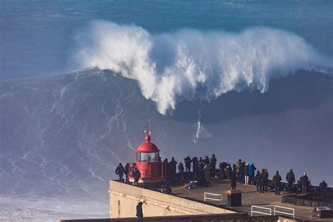 nazare waves today
